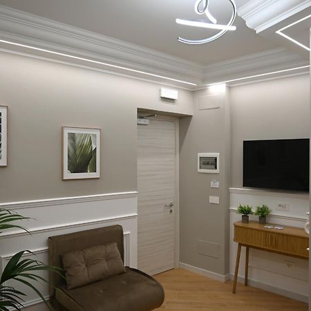 Mom Apartment Rooms&Suites Тиволи Экстерьер фото