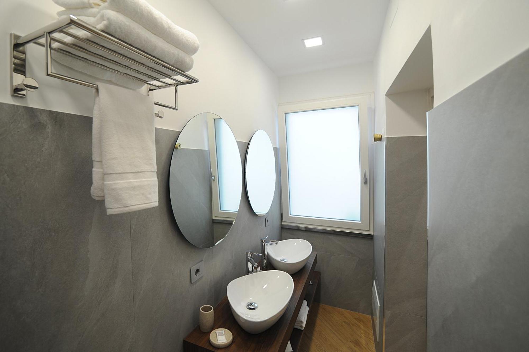 Mom Apartment Rooms&Suites Тиволи Экстерьер фото