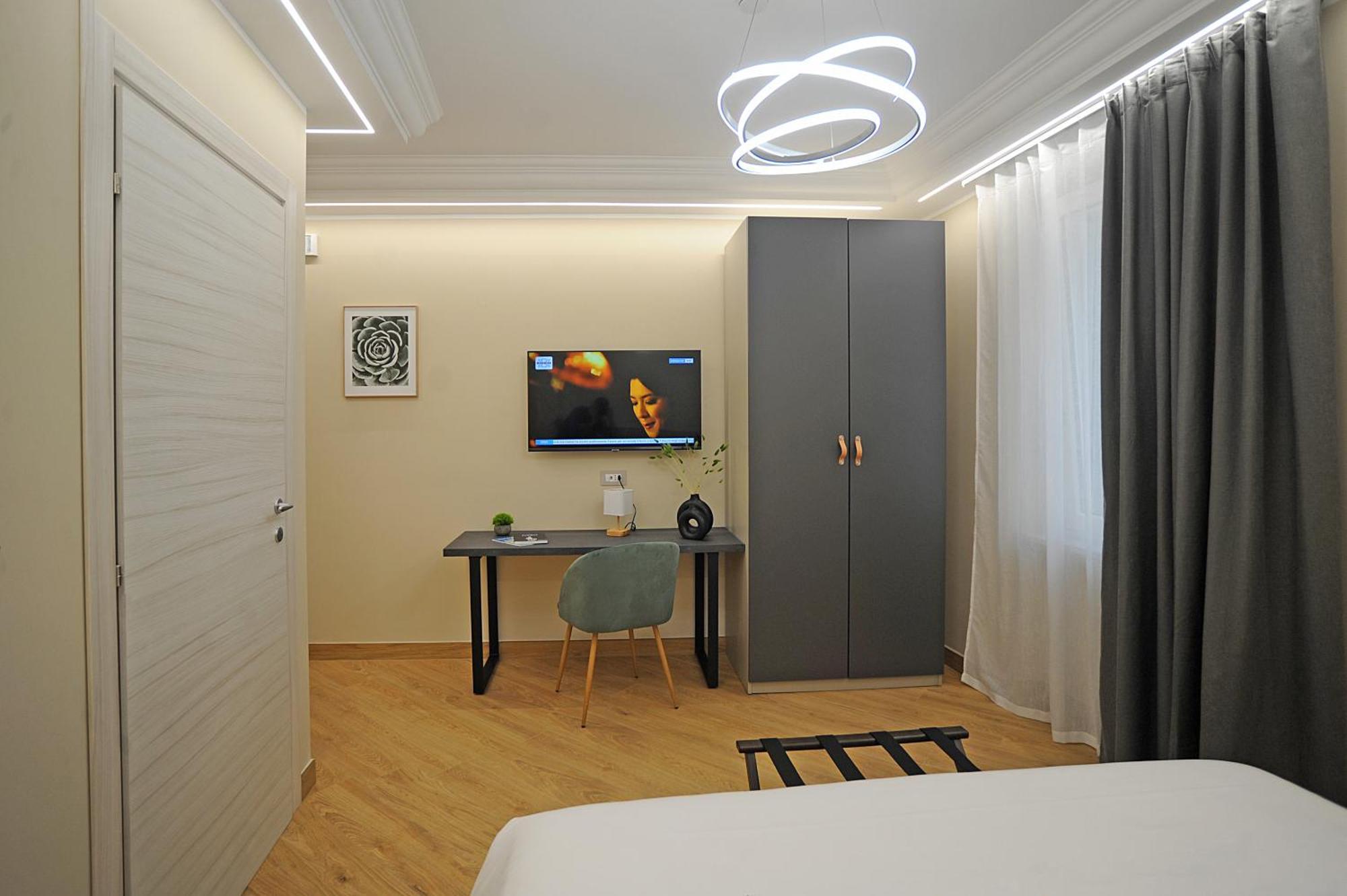 Mom Apartment Rooms&Suites Тиволи Экстерьер фото