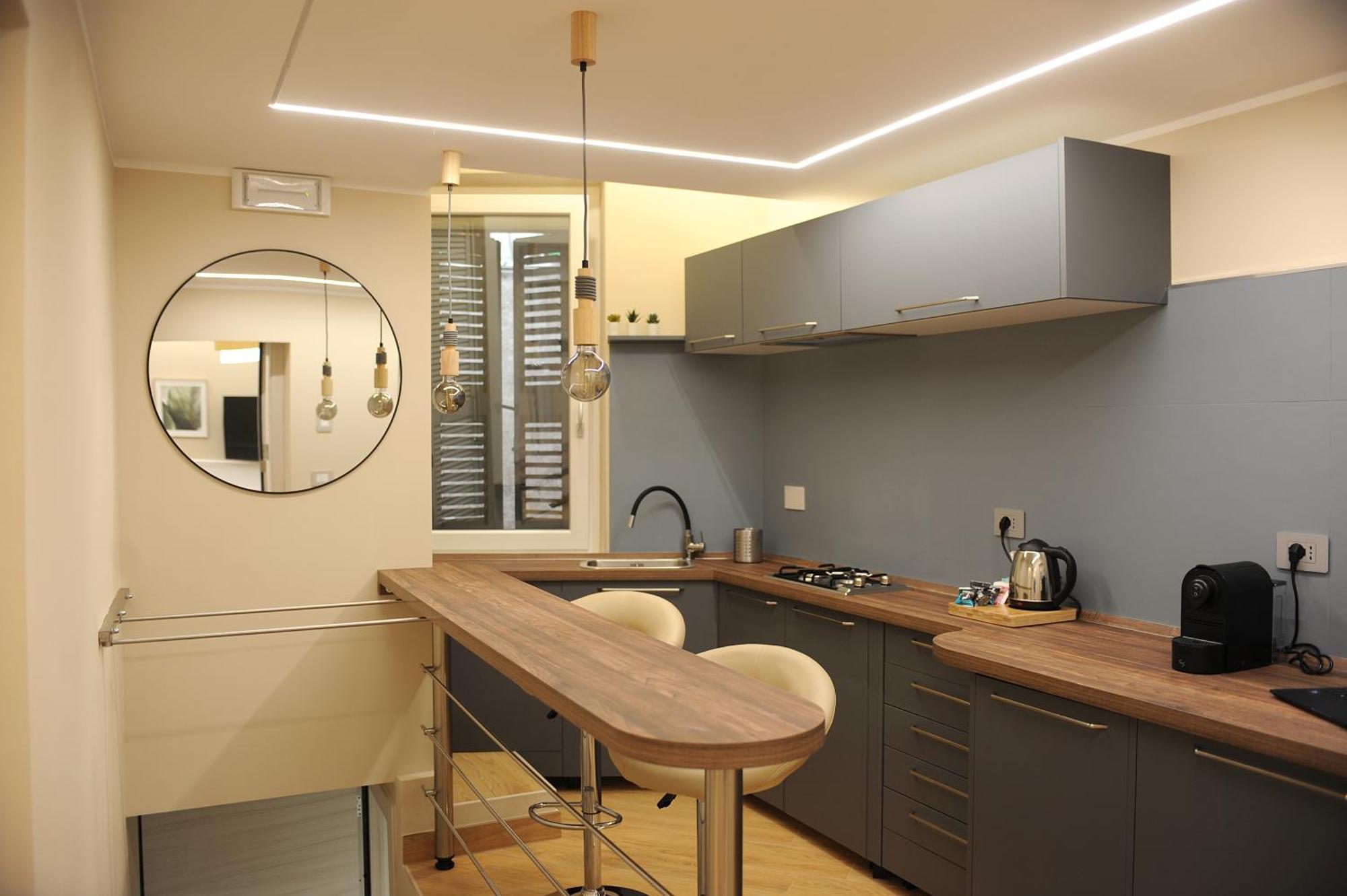 Mom Apartment Rooms&Suites Тиволи Экстерьер фото