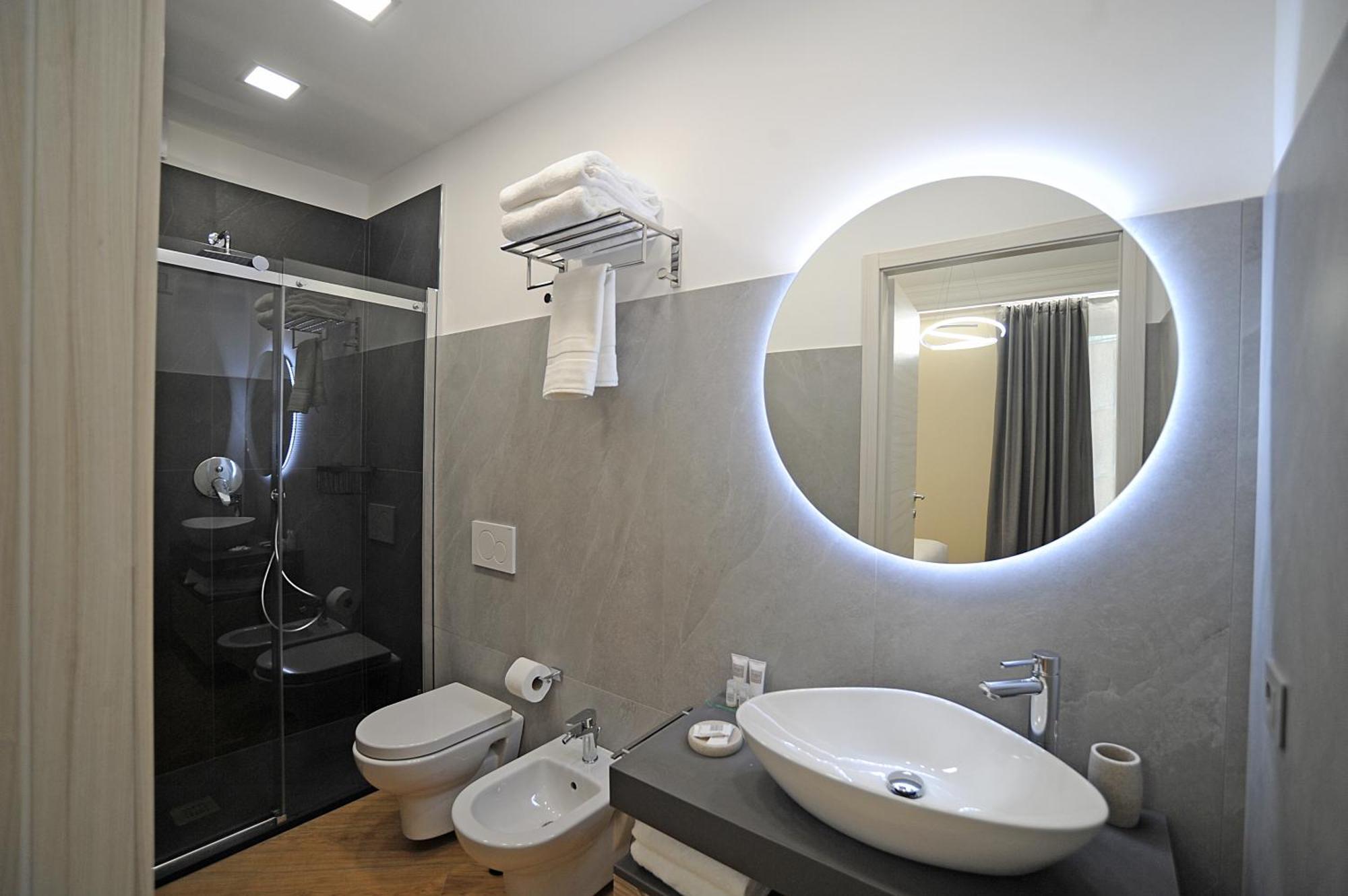 Mom Apartment Rooms&Suites Тиволи Экстерьер фото
