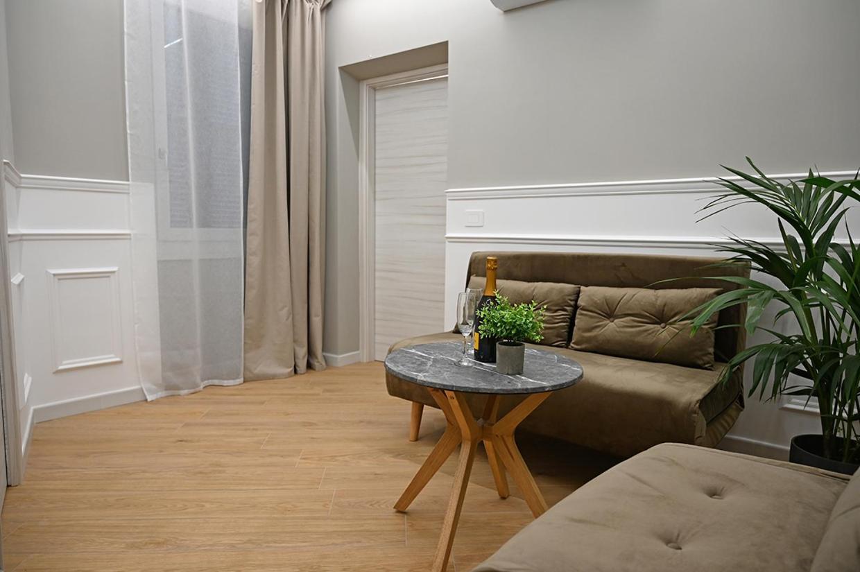 Mom Apartment Rooms&Suites Тиволи Экстерьер фото
