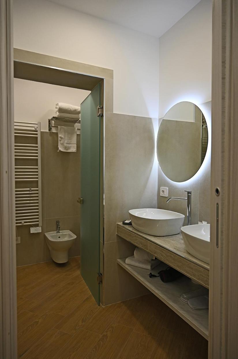 Mom Apartment Rooms&Suites Тиволи Экстерьер фото