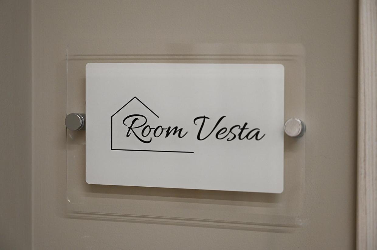 Mom Apartment Rooms&Suites Тиволи Экстерьер фото