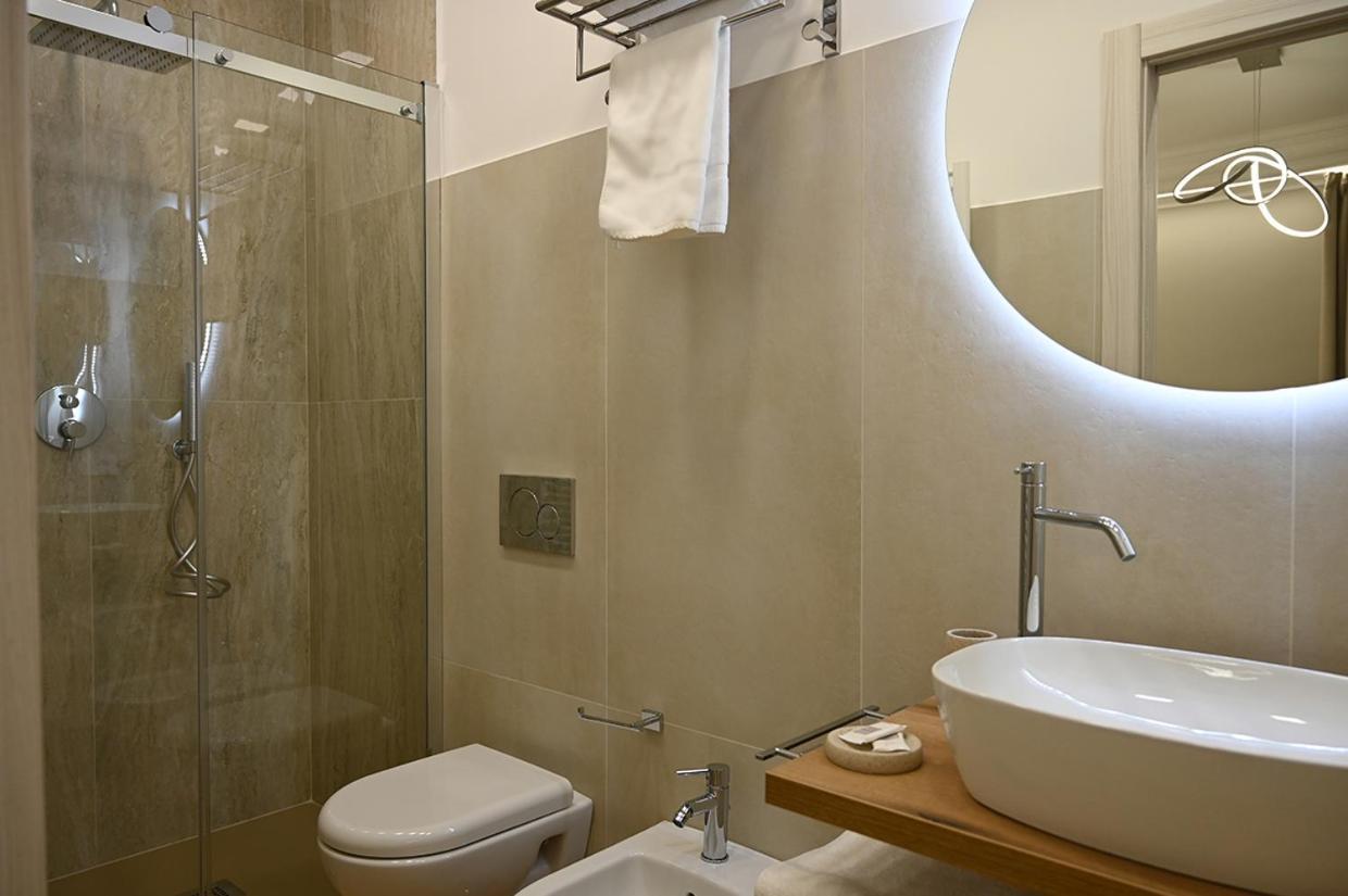 Mom Apartment Rooms&Suites Тиволи Экстерьер фото