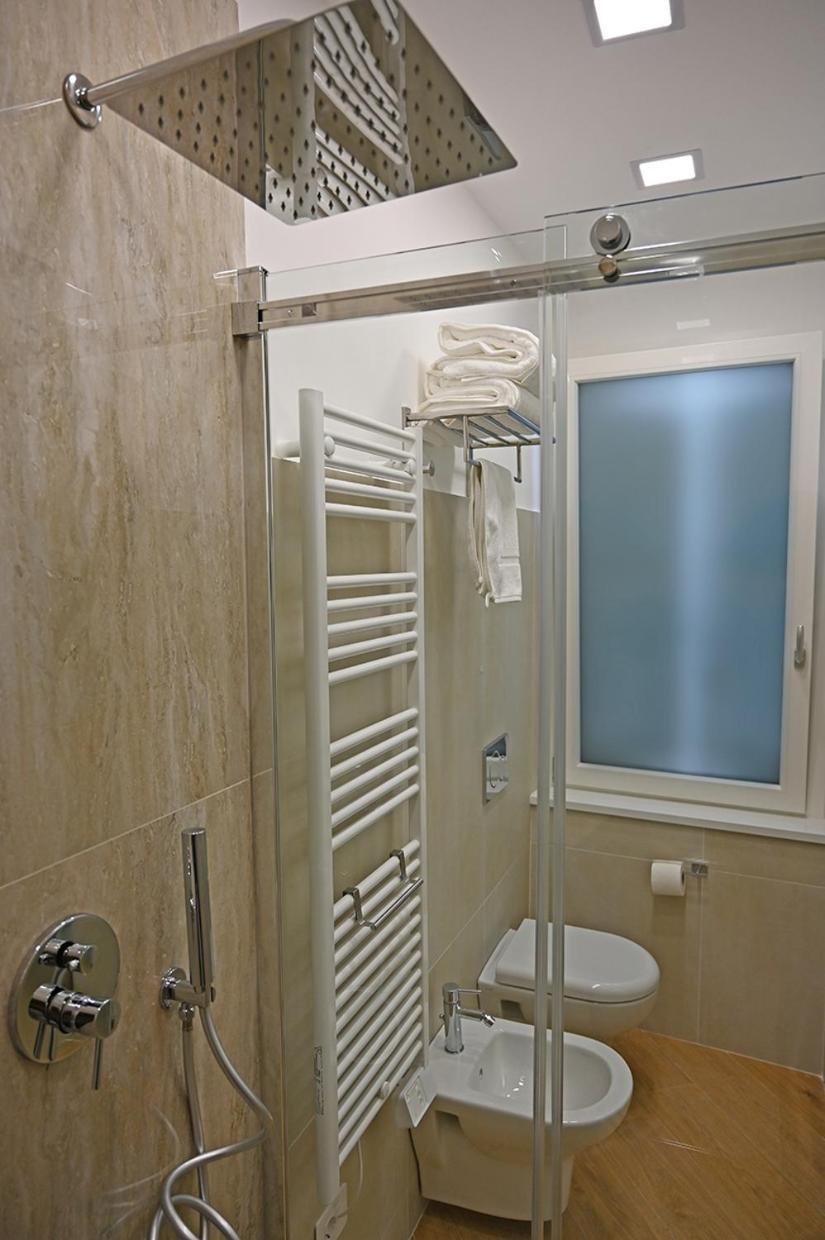 Mom Apartment Rooms&Suites Тиволи Экстерьер фото