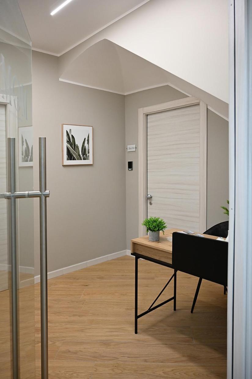 Mom Apartment Rooms&Suites Тиволи Экстерьер фото
