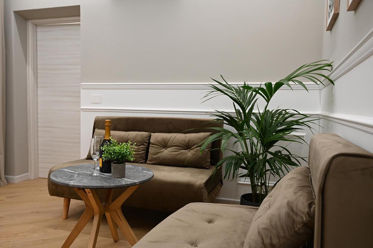 Mom Apartment Rooms&Suites Тиволи Экстерьер фото