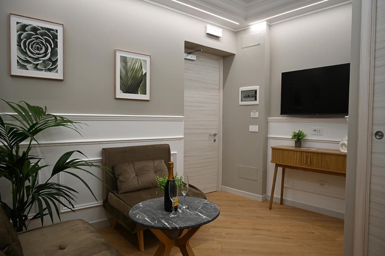 Mom Apartment Rooms&Suites Тиволи Экстерьер фото